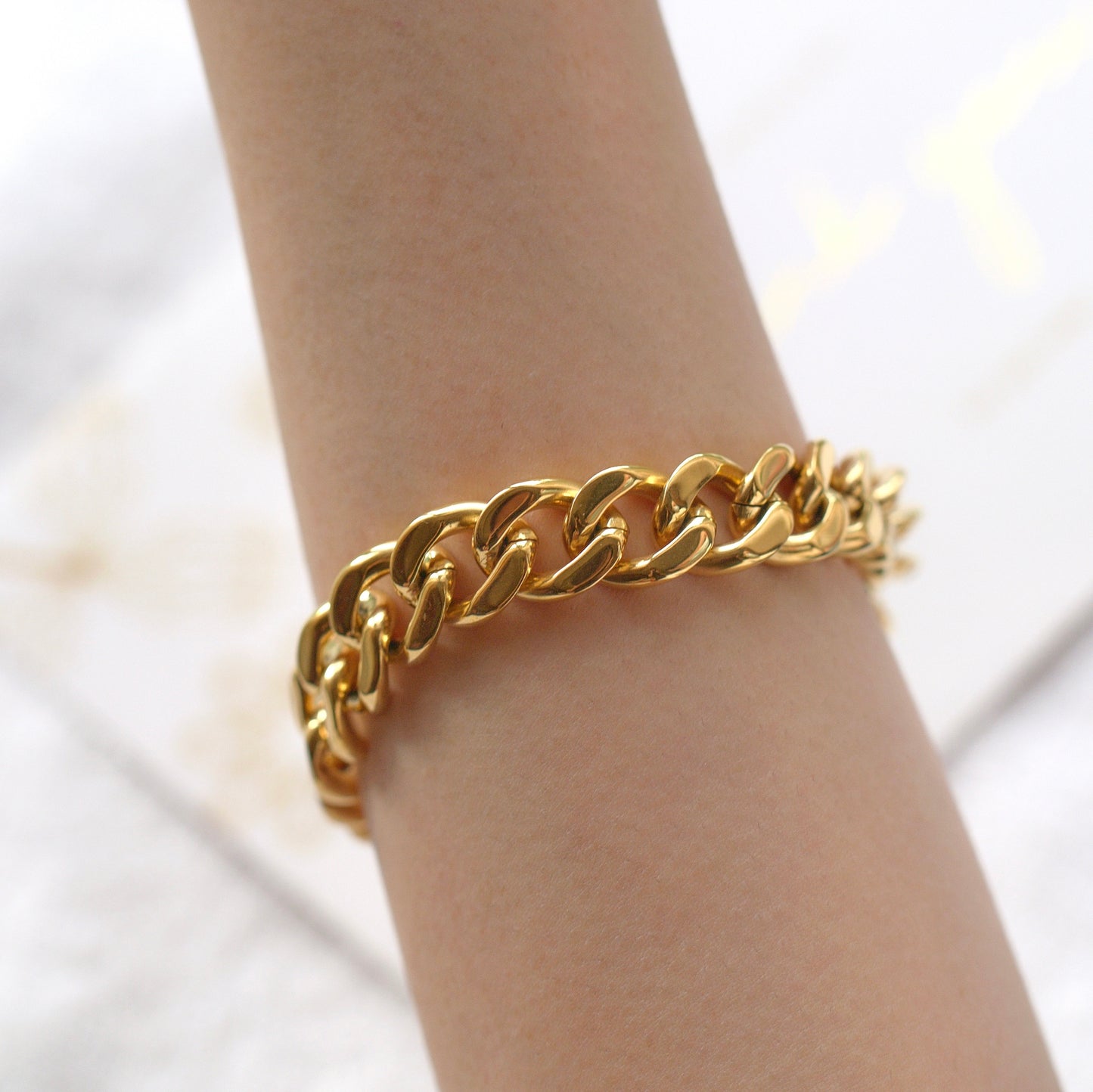 Curb chain bracelet
